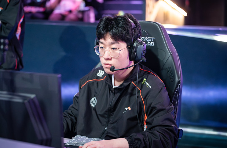 FPX鏖战NS，Zeus极限生还后反打激烈交锋四强赛，留下经典瞬间